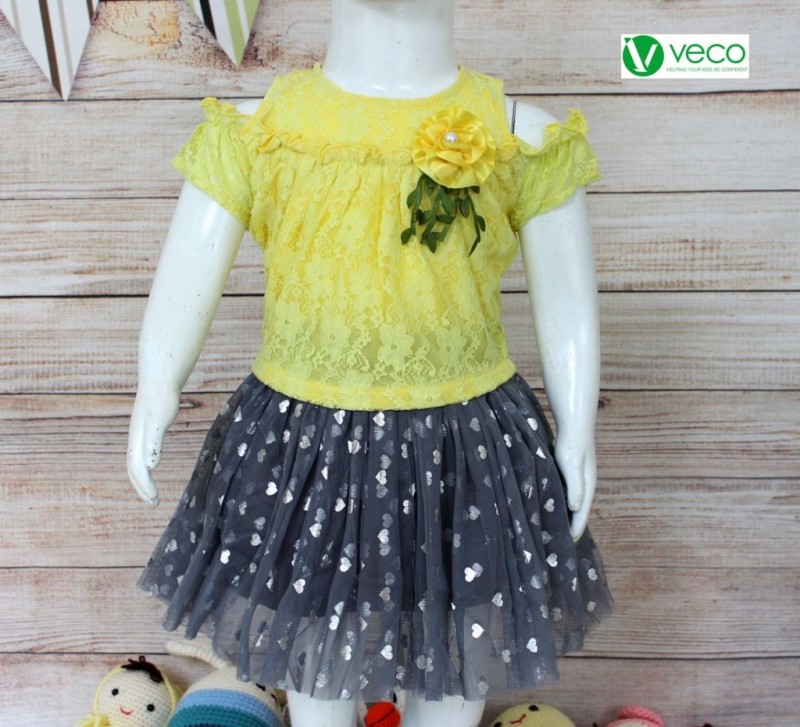 xưởng may quần áo trẻ em giá sỉ Veco - bộ váy ren xinh xắn màu vàng