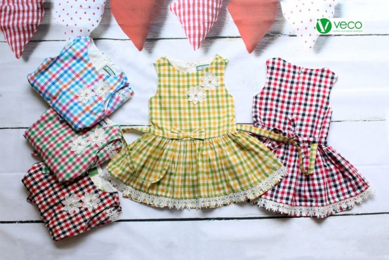Xưởng may quần áo trẻ em giá sỉ Veco - đầm sọc caro phối ren